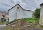 Отдельно стоящий дом с участком на продажу в городе Narón. Фото