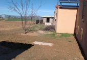 Отдельно стоящий дом с участком на продажу в городе Алькасар-де-Сан-Хуан. Фото