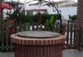 Отдельно стоящий дом с участком на продажу в городе Vélez-Málaga. Фото