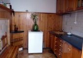 Отдельно стоящий дом с участком на продажу в городе Vélez-Málaga. Фото
