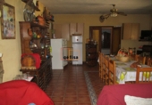 Отдельно стоящий дом с участком на продажу в городе Manzanares. Фото