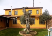 Chalet independiente con terreno en venta en Villaobispo de Otero ref: TR385377 foto