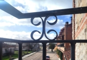 Дом с участком на продажу в городе Sardón de Duero. Фото