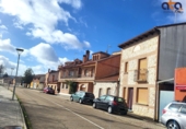 Дом с участком на продажу в городе Sardón de Duero. Фото