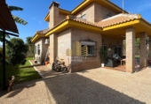 Xalet independent amb terreny en venda a Alcalá de Guadaíra ref.: TR385764 foto