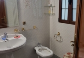 Дом с участком на продажу в городе Azuaga. Фото