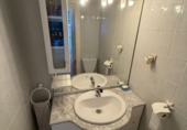 Отдельно стоящий дом с участком на продажу в городе Argoños. Фото