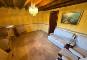 Отдельно стоящий дом с участком на продажу в городе Argoños. Фото
