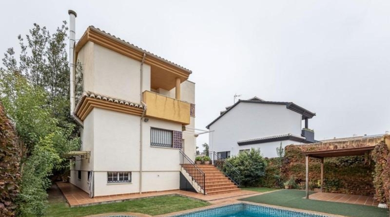 Granada - Peligros - 461m2