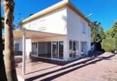 Chalet independiente con terreno en venta en la España, Madrid, ref: TR388404 foto