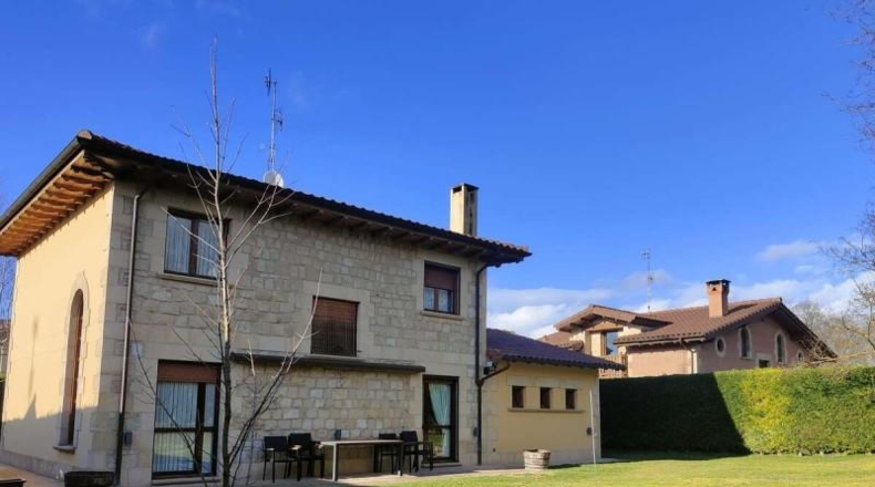 Burgos - Urbanización Uralde - 700m2