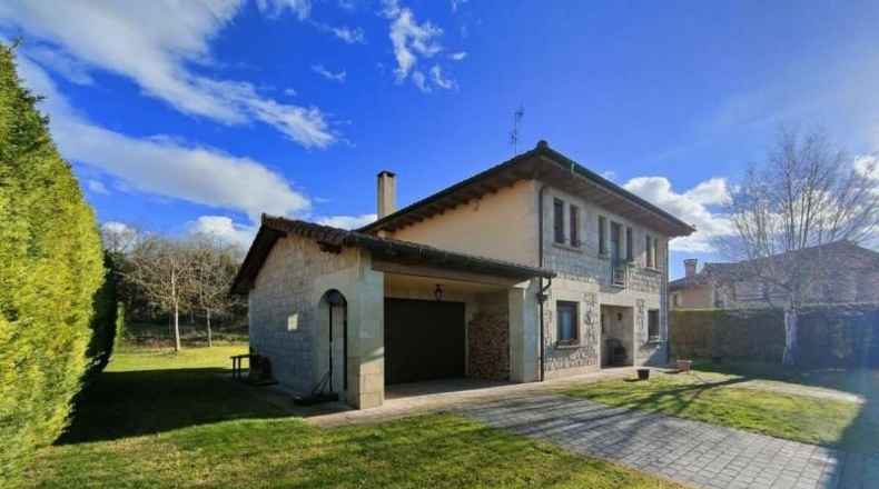 Burgos - Urbanización Uralde - 700m2