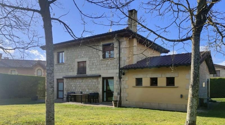 Burgos - Urbanización Uralde - 700m2