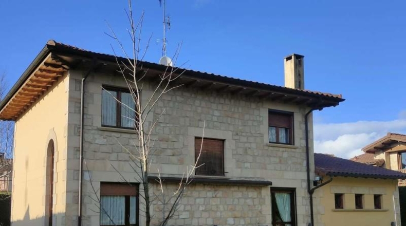 Burgos - Urbanización Uralde - 700m2