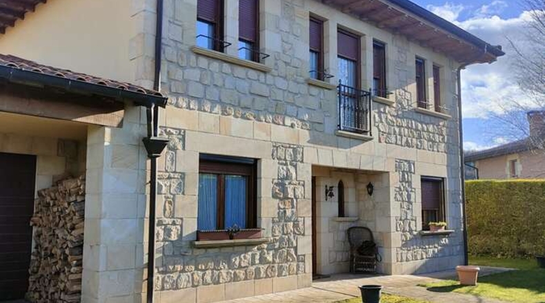 Burgos - Urbanización Uralde - 700m2
