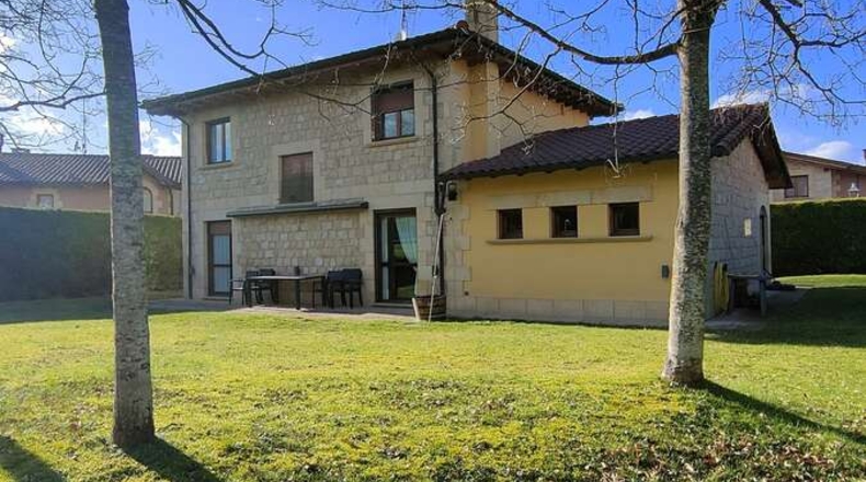 Burgos - Urbanización Uralde - 700m2