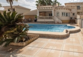 Chalet independiente con terreno en venta en la España, Orihuela, ref: TR384190 foto