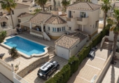 Chalet independiente con terreno en venta en la España, Orihuela, ref: TR384190 foto