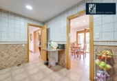 Отдельно стоящий дом с участком на продажу в городе Begur Фото