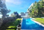 Отдельно стоящий дом с участком на продажу в городе Castelldefels Фото