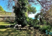 Отдельно стоящий дом с участком на продажу в городе Castelldefels Фото