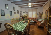 Отдельно стоящий дом с участком на продажу в городе Ontinyent. Фото