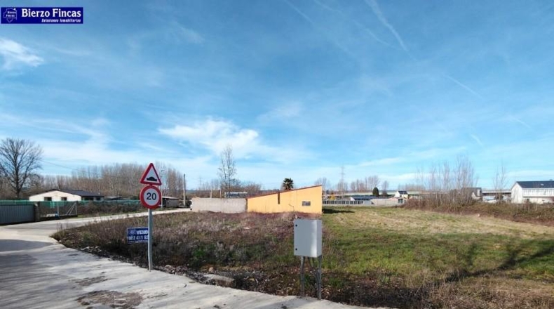 Леон - Ponferrada - 1018m2