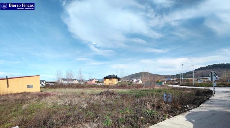 Леон - Ponferrada - 1018m2
