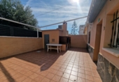 Дом с участком на продажу в городе Cunit. Фото