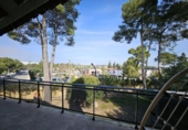 Отдельно стоящий дом с участком на продажу в городе Salou. Фото
