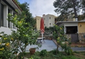 Отдельно стоящий дом с участком на продажу в городе Salou. Фото