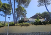 Отдельно стоящий дом с участком на продажу в городе Salou. Фото
