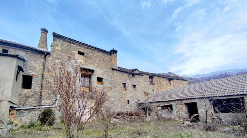 Huesca - Пуертолас - 450m2