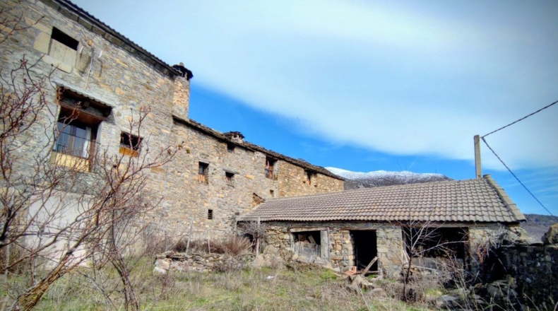 Huesca - Пуертолас - 450m2