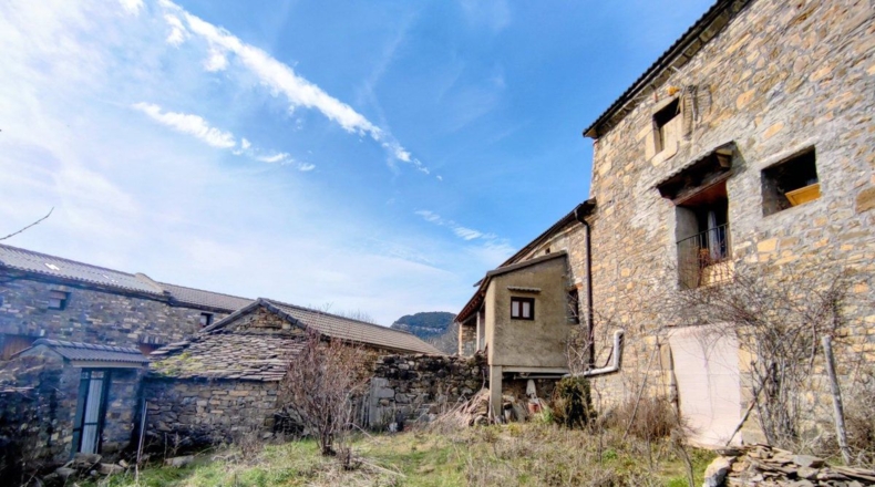 Huesca - Пуертолас - 450m2