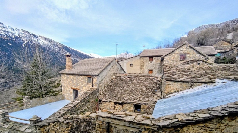 Huesca - Пуертолас - 450m2