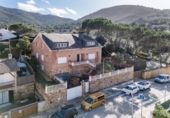 Дом с участком на продажу в городе Montornès del Vallès Фото