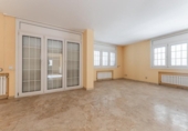 Дом с участком на продажу в городе Montornès del Vallès Фото
