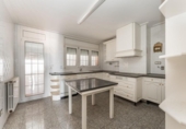 Дом с участком на продажу в городе Montornès del Vallès Фото