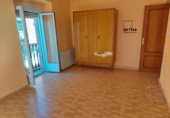 Дом с участком на продажу в городе Вальдепеньяс. Фото