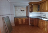 Дом с участком на продажу в городе Вальдепеньяс. Фото