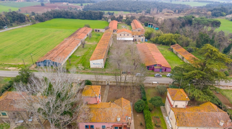 Жирона - Bescanó - 1400m2