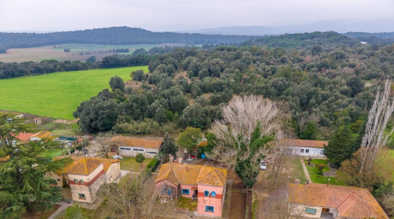 Жирона - Bescanó - 1400m2