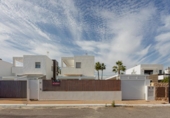 Chalet independiente con terreno en venta en la España, Orihuela, ref: TR389626 foto