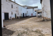 Фермерский дом с участком на продажу в городе Manzanares Фото