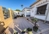 Chalet independiente con terreno en venta en la España, Torrevieja, ref: TR390106 foto