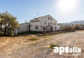 Загородный дом с участком на продажу в городе Sentmenat Фото