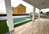 Отдельно стоящий дом с участком на продажу в городе el Vendrell Фото