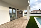 Отдельно стоящий дом с участком на продажу в городе el Vendrell Фото
