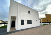 Отдельно стоящий дом с участком на продажу в городе el Vendrell Фото